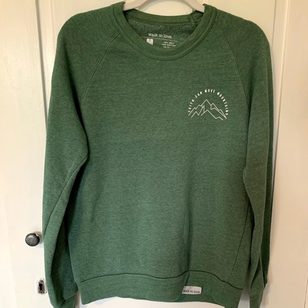 Women grn sweatshirt Faith Can Move Mountains Med